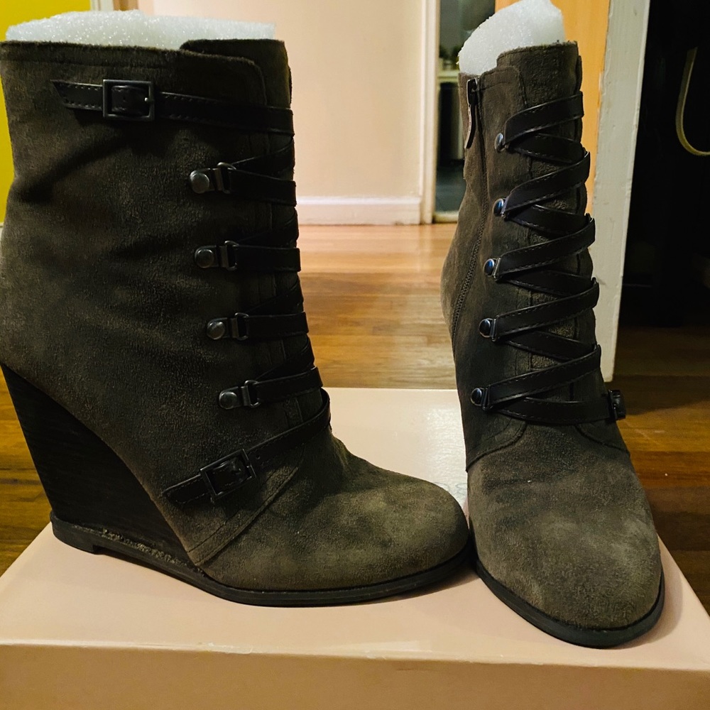 BCBG BOOTS